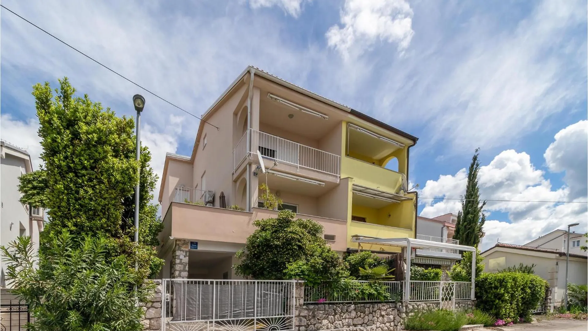 Cozy Apartment In Dramalj With House Sea View