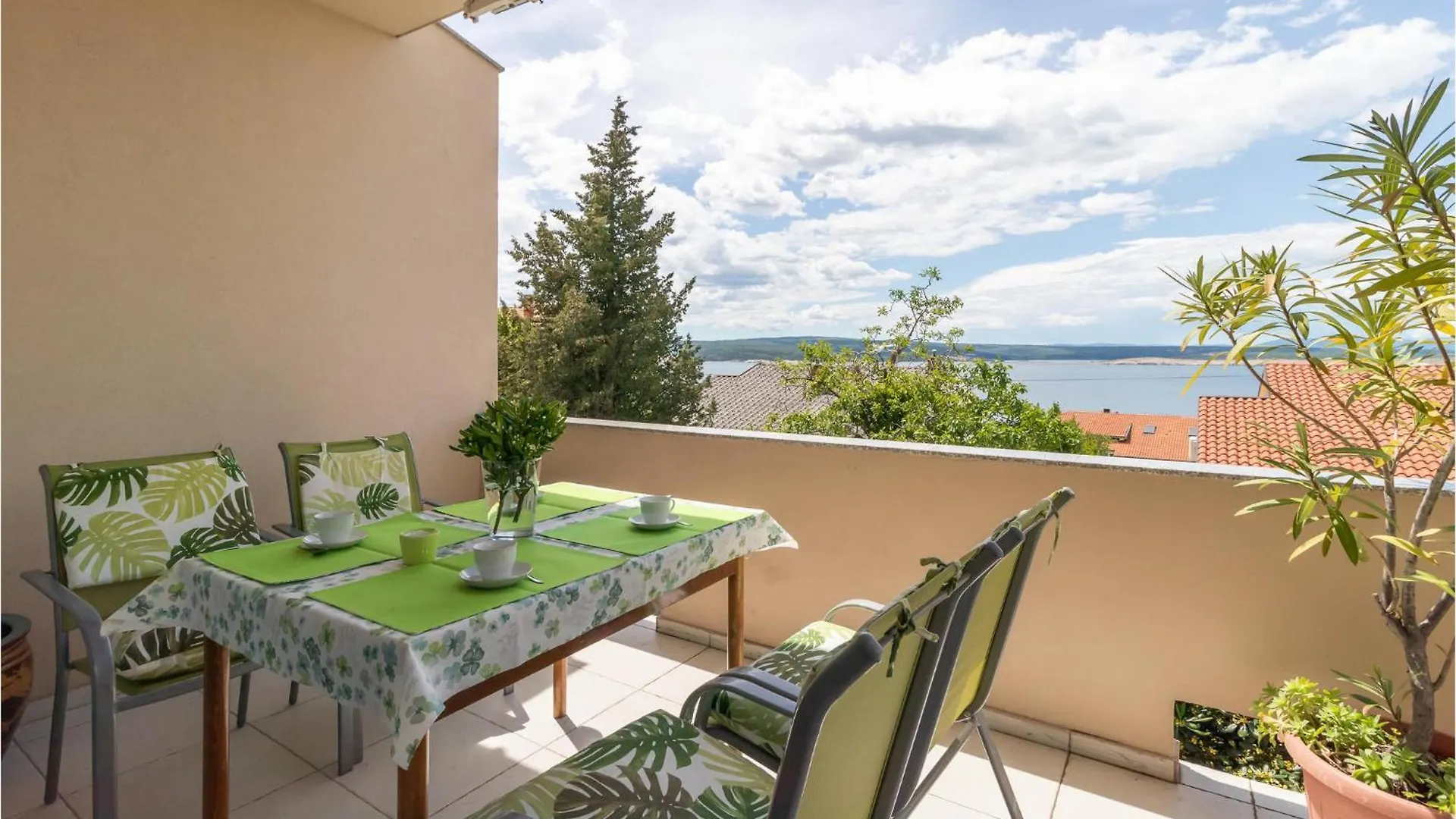 Cozy Apartment In Dramalj With House Sea View