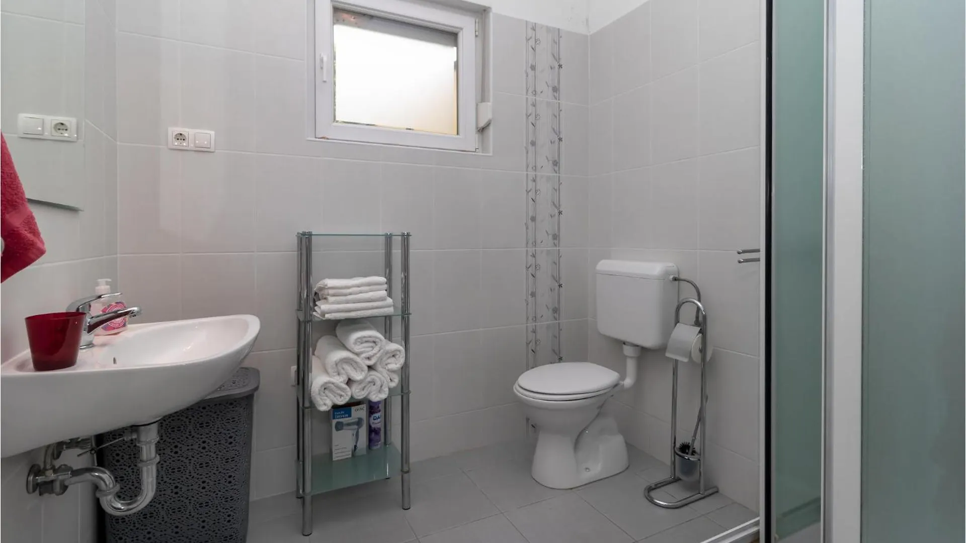 Cozy Apartment In Dramalj With House Sea View Kroatië