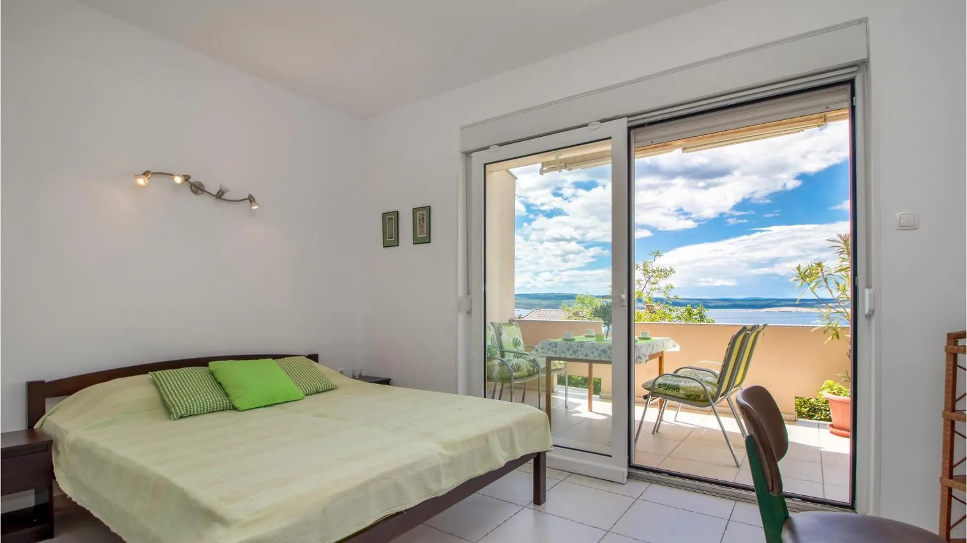 Cozy Apartment In Dramalj With House Sea View Kroatië